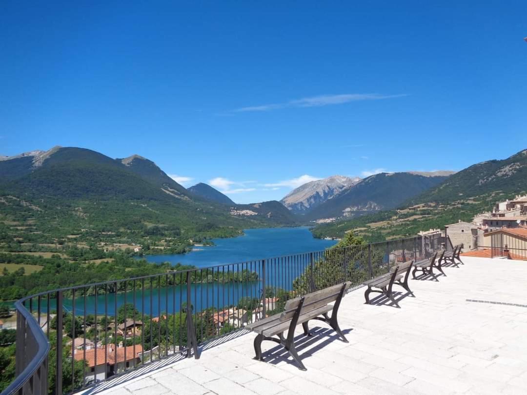 Casa Vacanze Al Castello Villetta Barrea Exterior photo
